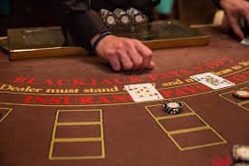 Dealer langsung Bandar Ceme di studio batikjitu dengan kartu dan chip
